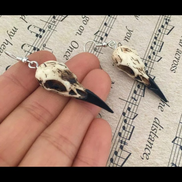 Raven Skull Earrings - Picture 3 of 3
